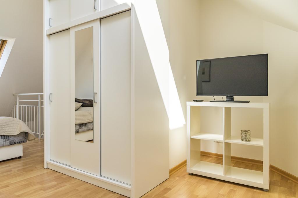 Maisonette Apartment Am Bahnhof - Adults Only Innsbruck Ngoại thất bức ảnh