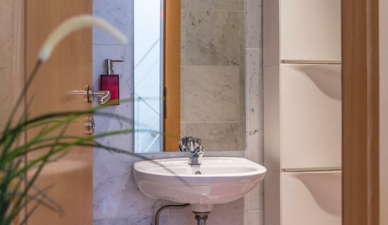 Maisonette Apartment Am Bahnhof - Adults Only Innsbruck Ngoại thất bức ảnh